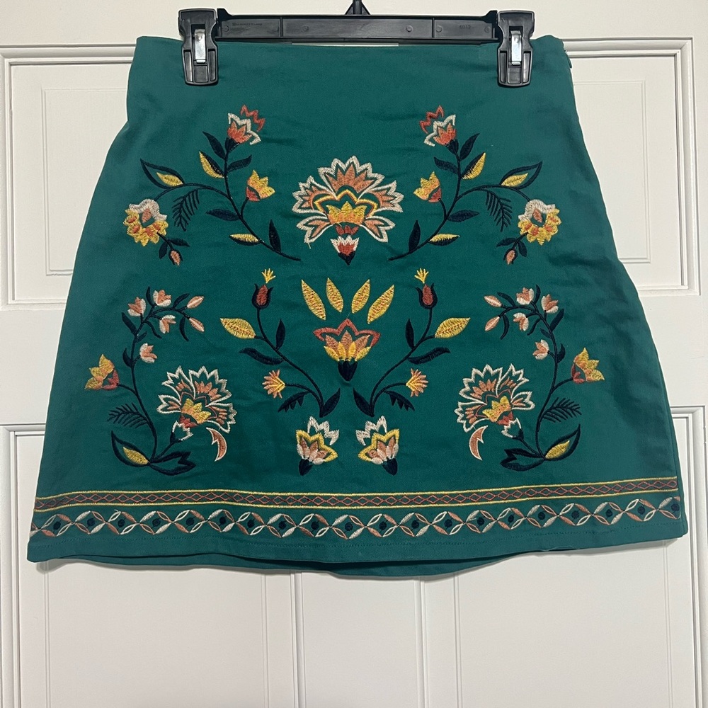 Embroidered skirt